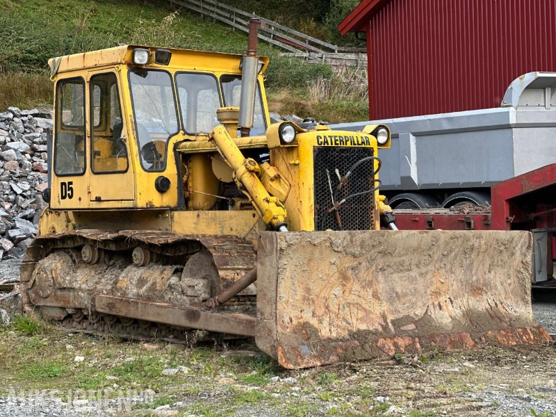Cat D5 Bulldoser // doser - Construction equipment: picture 1 Cat D5 Bulldoser // doser - Construction equipment: picture 1