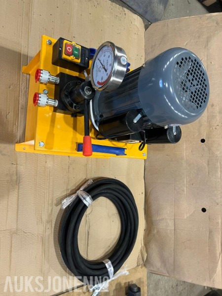 70 TONN HYDRAULISK PRESSE TIL BELTEBOLTER OG FORINGER 220V - Industrial equipment: picture 3 70 TONN HYDRAULISK PRESSE TIL BELTEBOLTER OG FORINGER 220V - Industrial equipment: picture 3