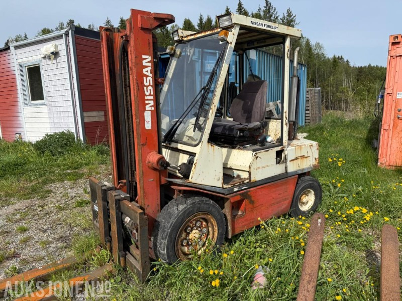 1990 Nissan gaffeltruck. - Material handling equipment: picture 5 1990 Nissan gaffeltruck. - Material handling equipment: picture 5