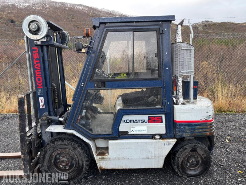 1993 Komatsu FD25T-11E dieseltruck - Material handling equipment: picture 3 1993 Komatsu FD25T-11E dieseltruck - Material handling equipment: picture 3