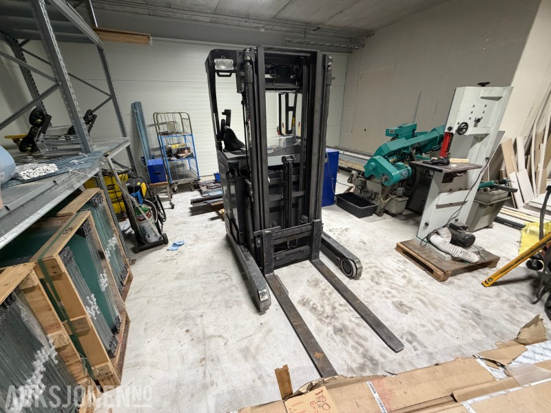 2013 Nissan UND140 Skyvemasttruck - 4,8m med batterilader - Material handling equipment: picture 2 2013 Nissan UND140 Skyvemasttruck - 4,8m med batterilader - Material handling equipment: picture 2