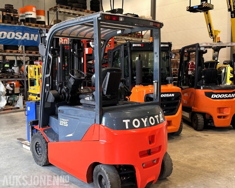 2014 Toyota 8FBMKT25 – 2,5T elektrisk gaffeltruck - Material handling equipment: picture 2 2014 Toyota 8FBMKT25 – 2,5T elektrisk gaffeltruck - Material handling equipment: picture 2