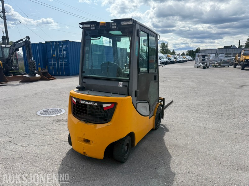 2017 Jungheinrich DFG 320S dieseldrevet motvektstruck med gaffelforlengere - Material handling equipment: picture 3 2017 Jungheinrich DFG 320S dieseldrevet motvektstruck med gaffelforlengere - Material handling equipment: picture 3