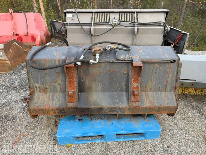 Strøskuffe traktor - Trima feste - Loader bucket: picture 3 Strøskuffe traktor - Trima feste - Loader bucket: picture 3