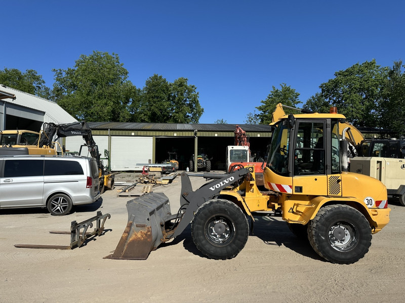 Volvo L 35 B - Z / S German machine - Bucket & Forks - Wheel loader: picture 3 Volvo L 35 B - Z / S German machine - Bucket & Forks - Wheel loader: picture 3
