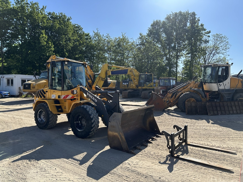 Volvo L 35 B - Z / S German machine - Bucket & Forks - Wheel loader: picture 2 Volvo L 35 B - Z / S German machine - Bucket & Forks - Wheel loader: picture 2