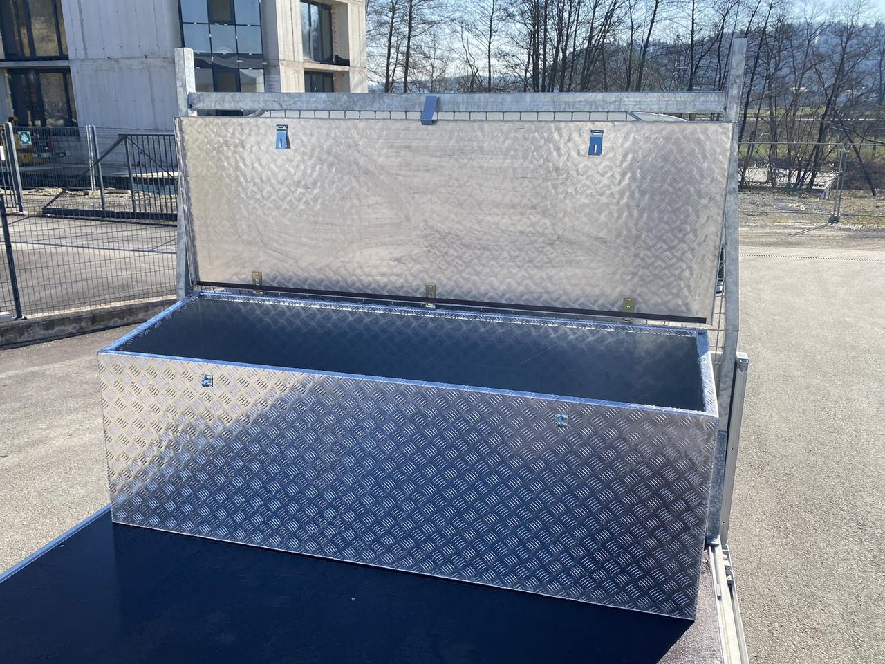 Lease a MAN TGE 3.180 DOKA 1+6 3640MM | OFFENE PRITSCHE + ALU KOFFER AUF DER PRITSCHE MAN TGE 3.180 DOKA 1+6 3640MM | OFFENE PRITSCHE + ALU KOFFER AUF DER PRITSCHE: picture 13