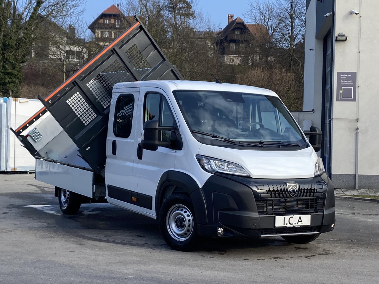 PEUGEOT BOXER L4 DOKA 180 PS | SCATTOLINI DREISEITENKIPPER 3150MM - Tipper van, Combi van: picture 1 PEUGEOT BOXER L4 DOKA 180 PS | SCATTOLINI DREISEITENKIPPER 3150MM - Tipper van, Combi van: picture 1