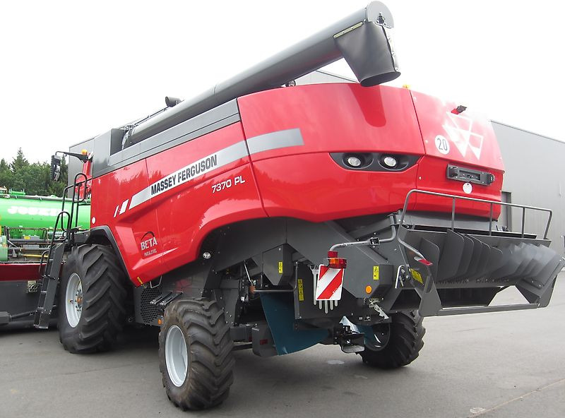 Massey Ferguson MF 7370 PL - Combine harvester: picture 3 Massey Ferguson MF 7370 PL - Combine harvester: picture 3