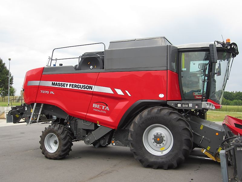 Massey Ferguson MF 7370 PL - Combine harvester: picture 4 Massey Ferguson MF 7370 PL - Combine harvester: picture 4