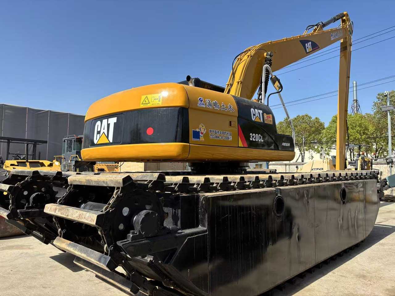 Caterpillar CAT 320C Floating Excavator with 15m long boom - Excavator: picture 2 Caterpillar CAT 320C Floating Excavator with 15m long boom - Excavator: picture 2