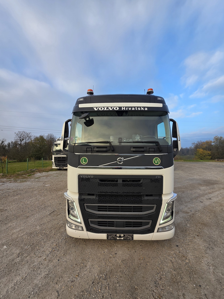 VOLVO FH500 Globetrotter Euro 6 - Curtainsider truck: picture 2 VOLVO FH500 Globetrotter Euro 6 - Curtainsider truck: picture 2