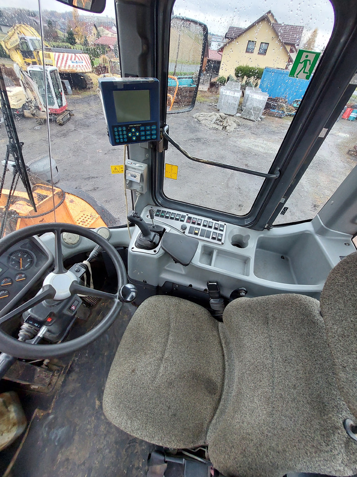 Wheel loader DOOSAN DL400: picture 12