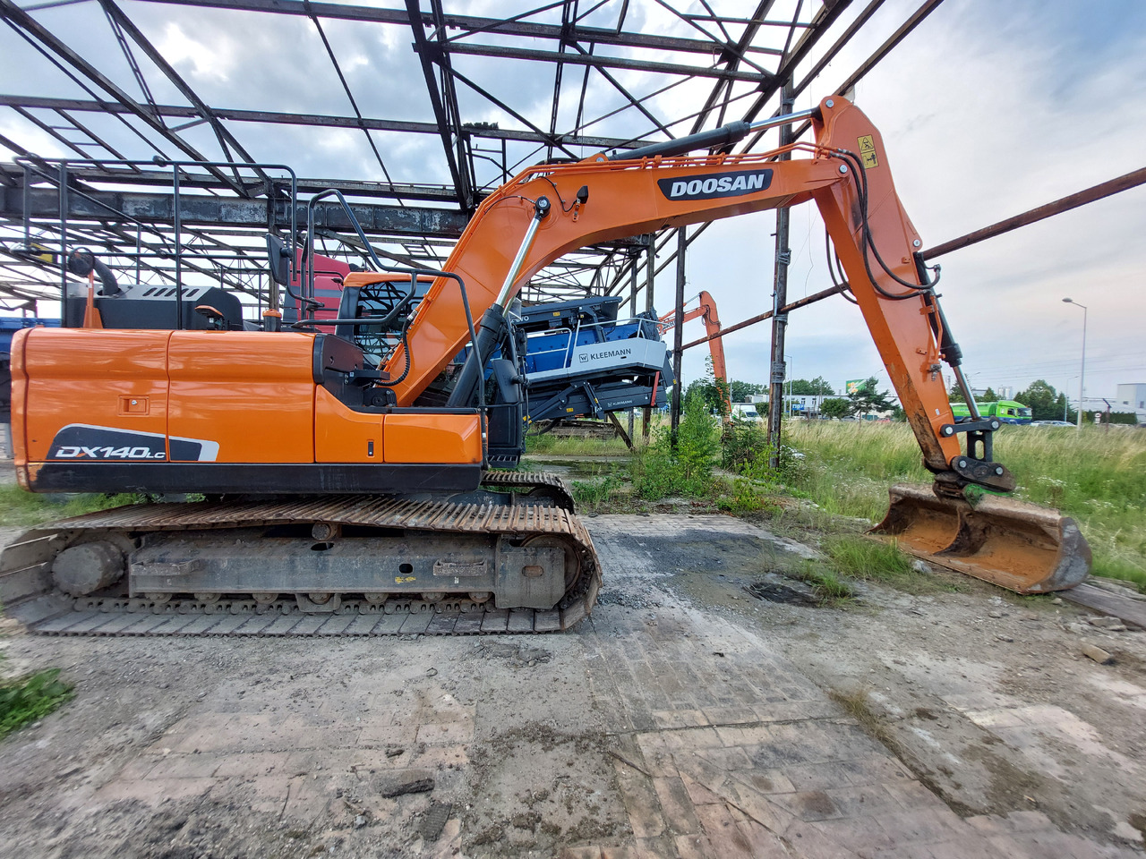 DOOSAN DX140LC-5 - Crawler excavator: picture 1 DOOSAN DX140LC-5 - Crawler excavator: picture 1