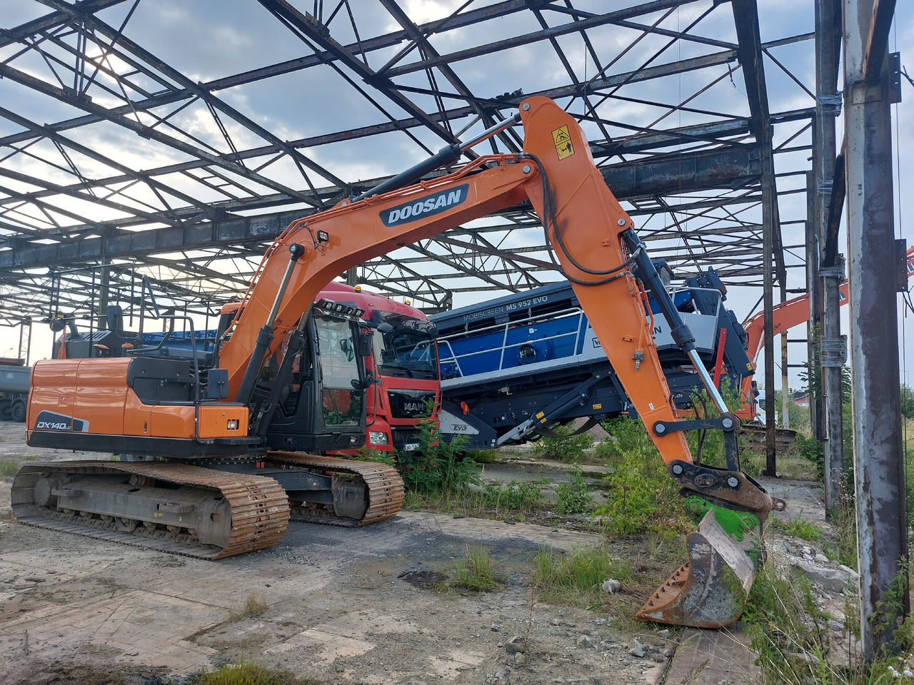 DOOSAN DX140LC-5 - Crawler excavator: picture 3 DOOSAN DX140LC-5 - Crawler excavator: picture 3