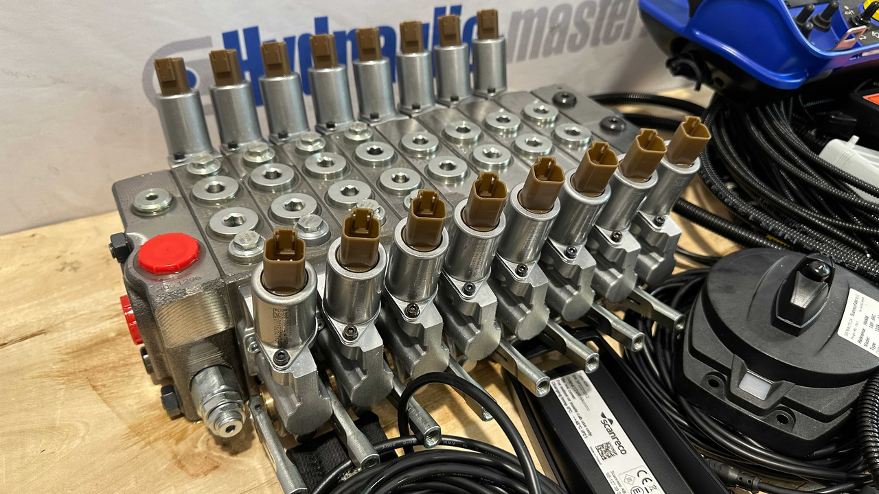 Set Scanreco RC400 with Walvoil DPX100 Liebherr, Demag, Grove, Tadano - Forestry trailer: picture 2 Set Scanreco RC400 with Walvoil DPX100 Liebherr, Demag, Grove, Tadano - Forestry trailer: picture 2