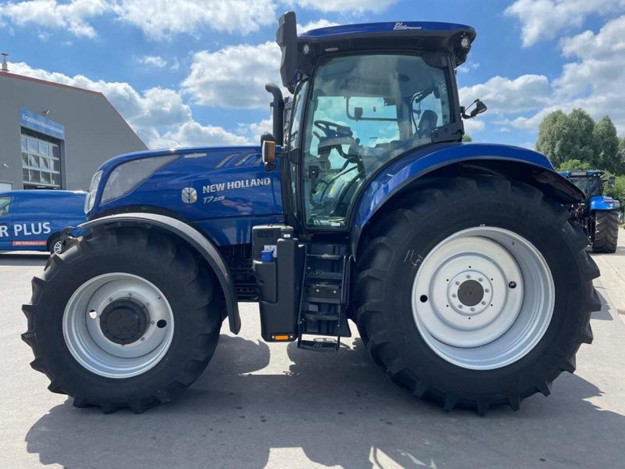 New Holland T 7.225 - Farm tractor: picture 2 New Holland T 7.225 - Farm tractor: picture 2