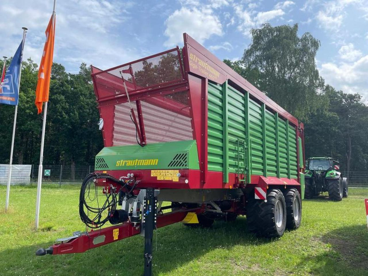 Strautmann GIGA 460 DOAKTION - Farm tipping trailer/ Dumper: picture 1 Strautmann GIGA 460 DOAKTION - Farm tipping trailer/ Dumper: picture 1