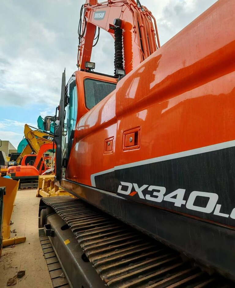 Doosan DX340 - Crawler excavator: picture 2 Doosan DX340 - Crawler excavator: picture 2