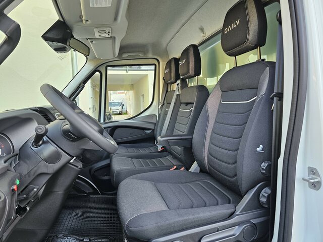 IVECO Daily 35S18 3.0 Koffer LBW Bär ACC LED sofort! - Box van: picture 2 IVECO Daily 35S18 3.0 Koffer LBW Bär ACC LED sofort! - Box van: picture 2