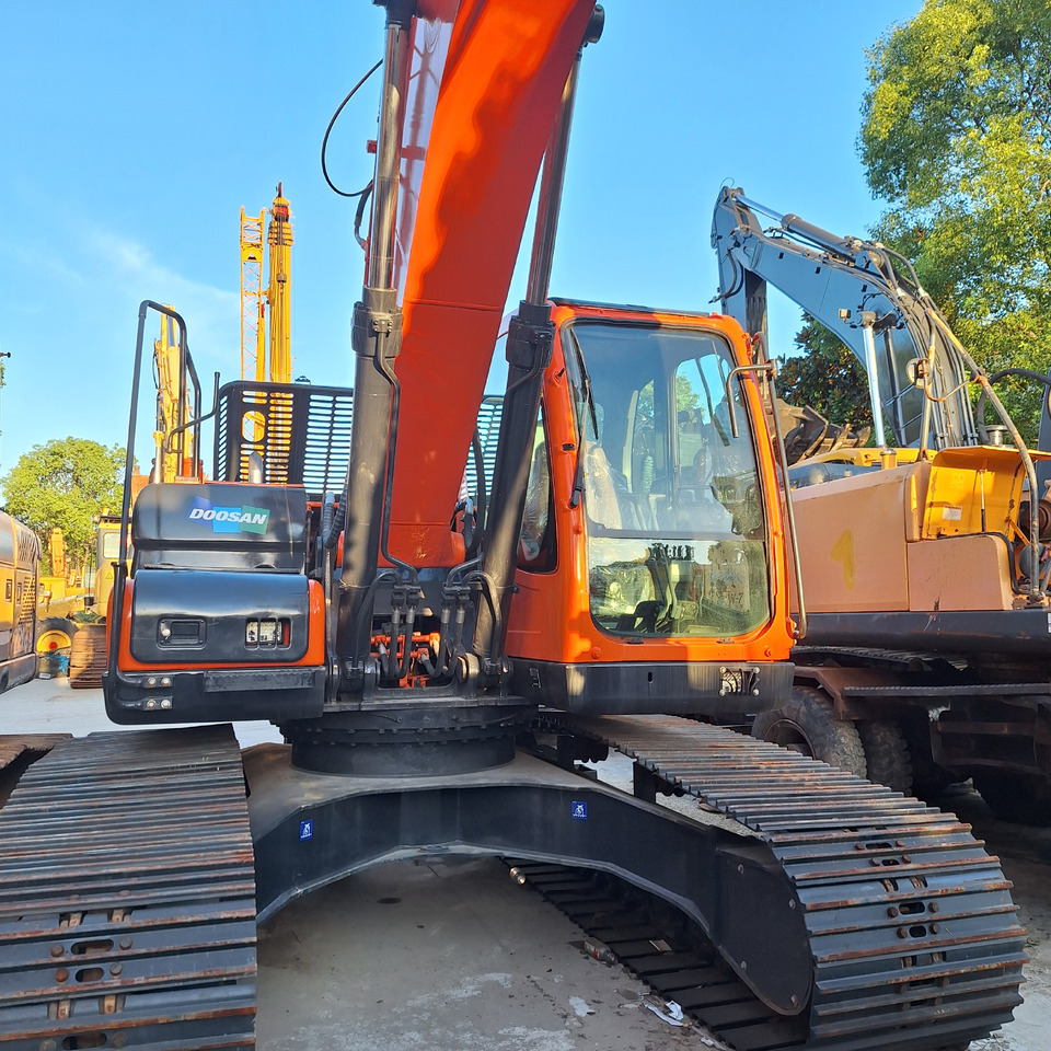 Doosan Dx225LC-9C  Crawler Excavator - Crawler excavator: picture 1 Doosan Dx225LC-9C  Crawler Excavator - Crawler excavator: picture 1