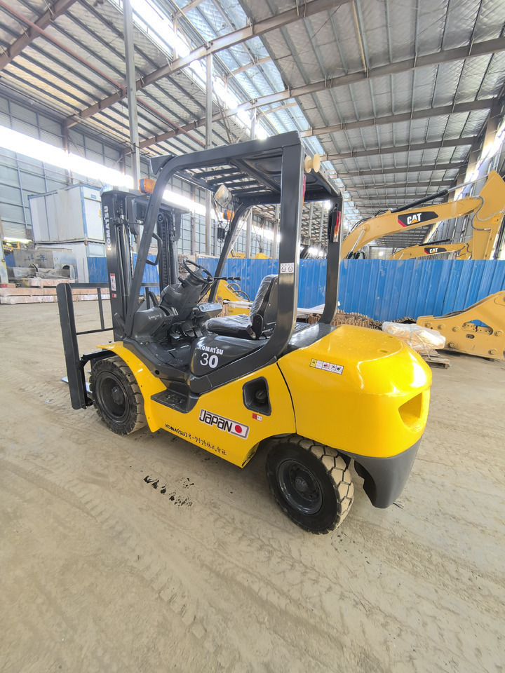 Komatsu FD30 Forklift - Diesel forklift: picture 1 Komatsu FD30 Forklift - Diesel forklift: picture 1