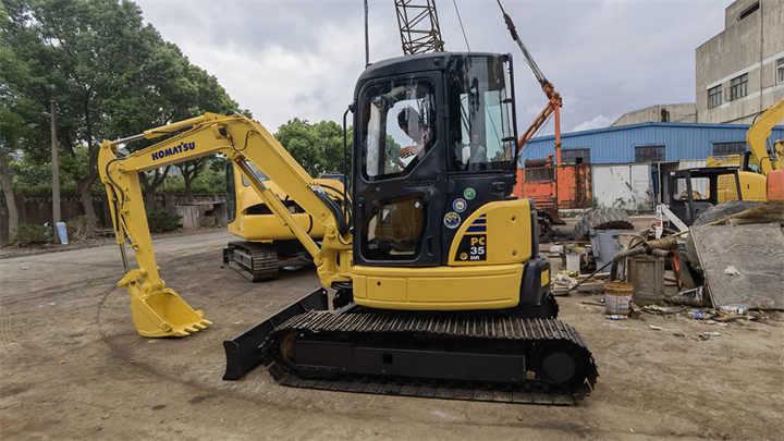Second Hand good working condition Komatsu PC35MR-3 Crawler Excavator Used Komatsu PC35MR-3 Excavator in stock - Crawler excavator: picture 3 Second Hand good working condition Komatsu PC35MR-3 Crawler Excavator Used Komatsu PC35MR-3 Excavator in stock - Crawler excavator: picture 3