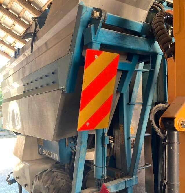Vendemmiatrice Volentieri VG 2000/2 TA - Grape harvesting machine: picture 2 Vendemmiatrice Volentieri VG 2000/2 TA - Grape harvesting machine: picture 2