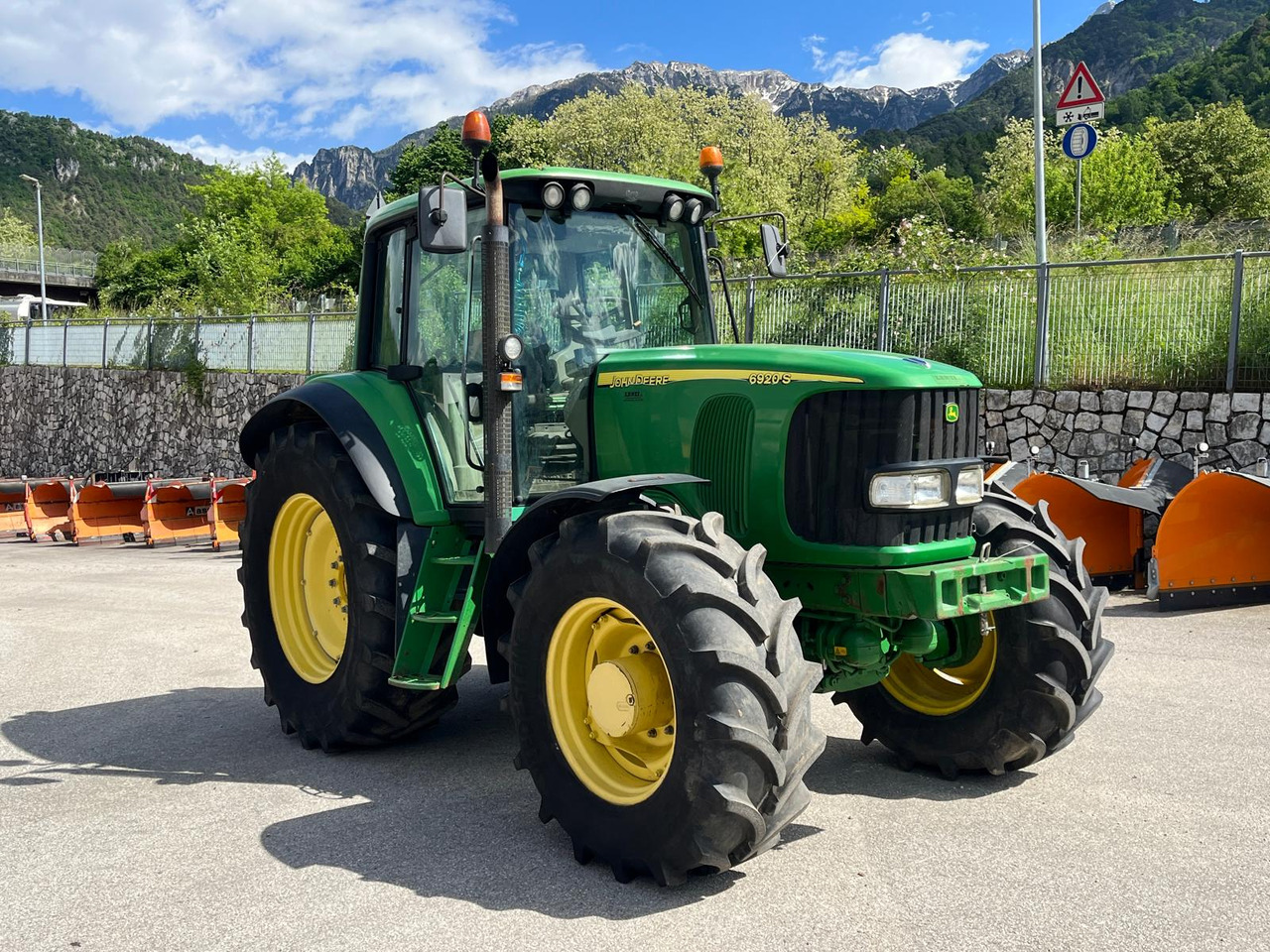 TRATTORE JOHN DEERE 6920S - Farm tractor: picture 3 TRATTORE JOHN DEERE 6920S - Farm tractor: picture 3