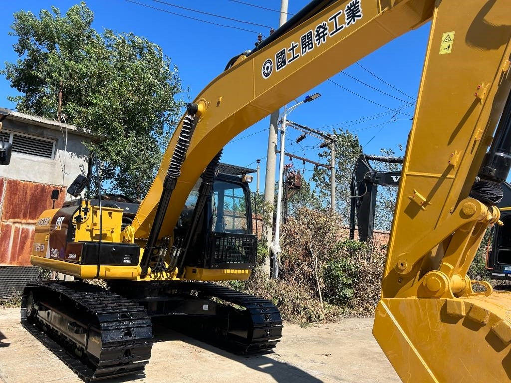 CAT 320D2L - Crawler excavator: picture 5 CAT 320D2L - Crawler excavator: picture 5