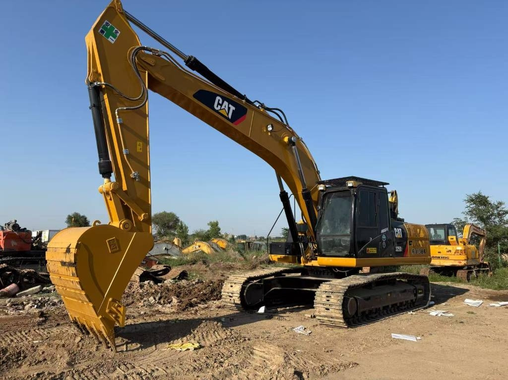 CAT 325  - Crawler excavator: picture 1 CAT 325  - Crawler excavator: picture 1