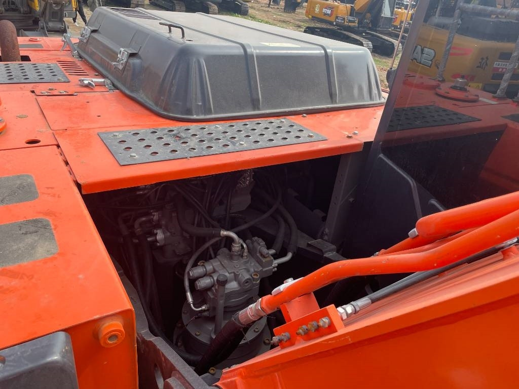 Hitachi ZX 240 - Crawler excavator: picture 2 Hitachi ZX 240 - Crawler excavator: picture 2