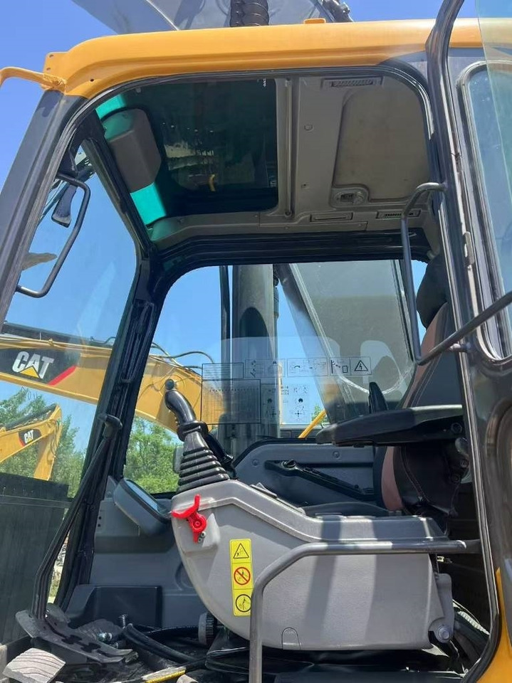 Volvo EC 380  - Crawler excavator: picture 5 Volvo EC 380  - Crawler excavator: picture 5