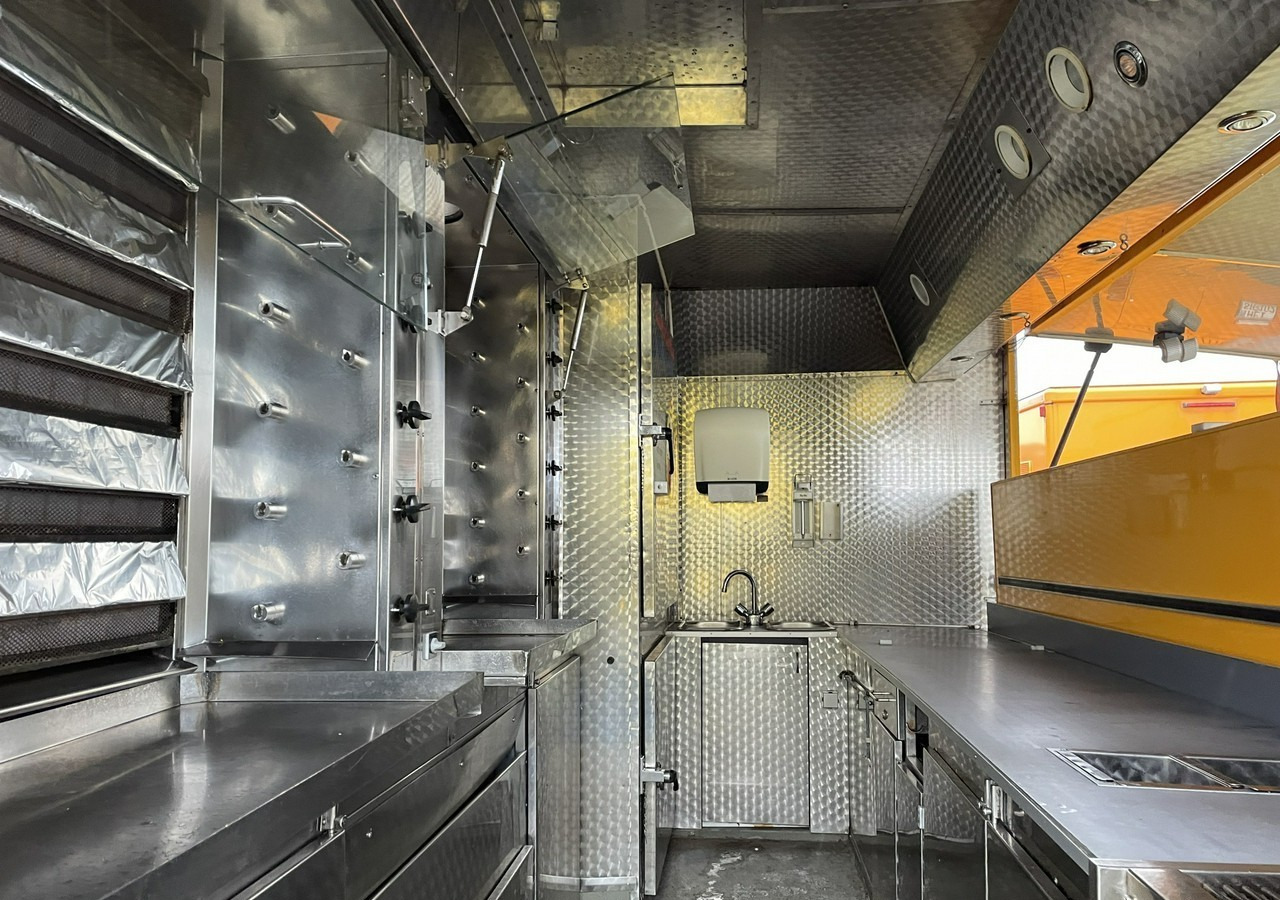 Fiat Ducato Autosklep Autogrill Gastronomiczny Food Truck Foodtruck sklep bar20 - Vending truck: picture 3 Fiat Ducato Autosklep Autogrill Gastronomiczny Food Truck Foodtruck sklep bar20 - Vending truck: picture 3