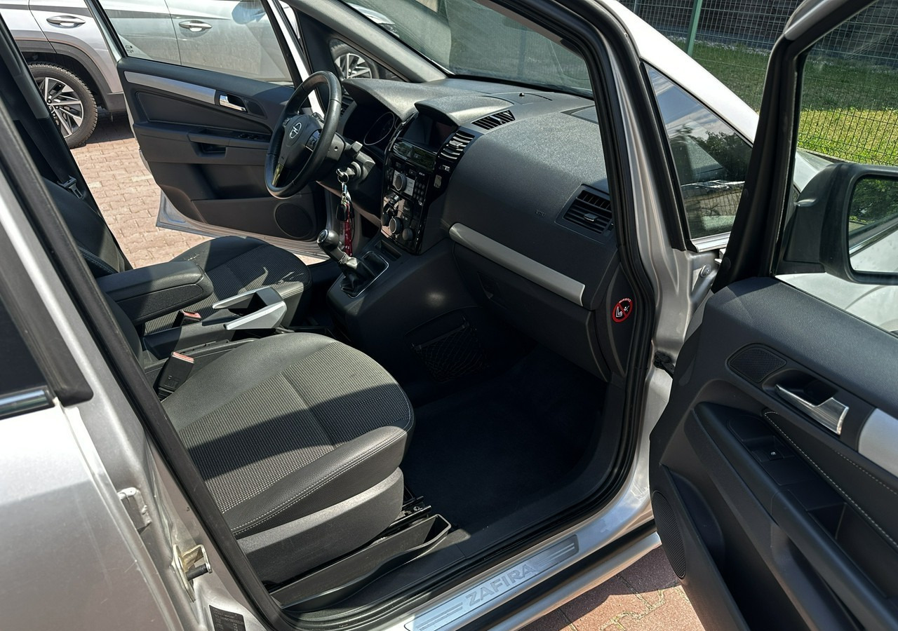 Opel Zafira B Opel Zafira do przewozu osób Niepełnosprawnych inwalida rampa - Car: picture 4 Opel Zafira B Opel Zafira do przewozu osób Niepełnosprawnych inwalida rampa - Car: picture 4