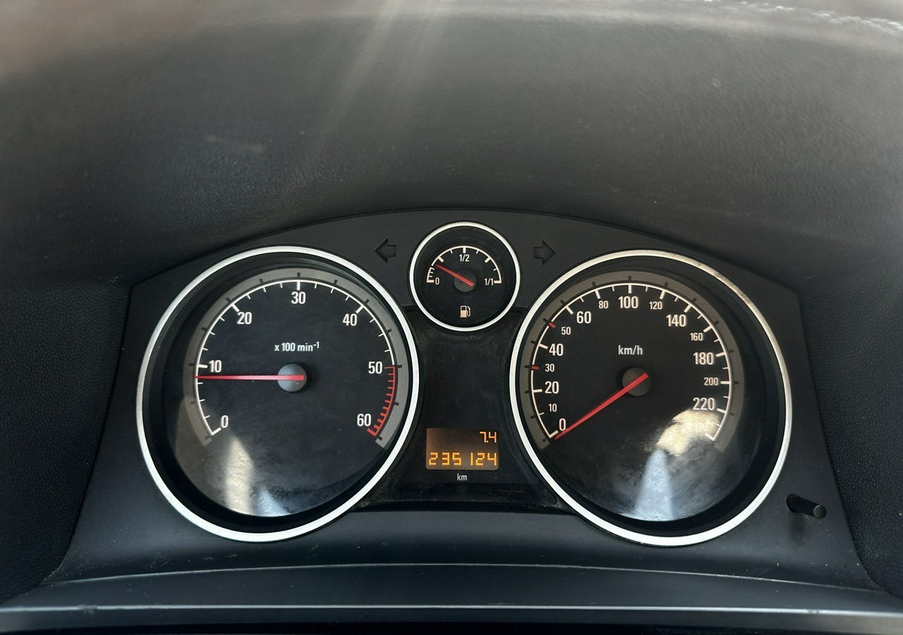 Opel Zafira B Opel Zafira do przewozu osób Niepełnosprawnych inwalida rampa - Car: picture 5 Opel Zafira B Opel Zafira do przewozu osób Niepełnosprawnych inwalida rampa - Car: picture 5