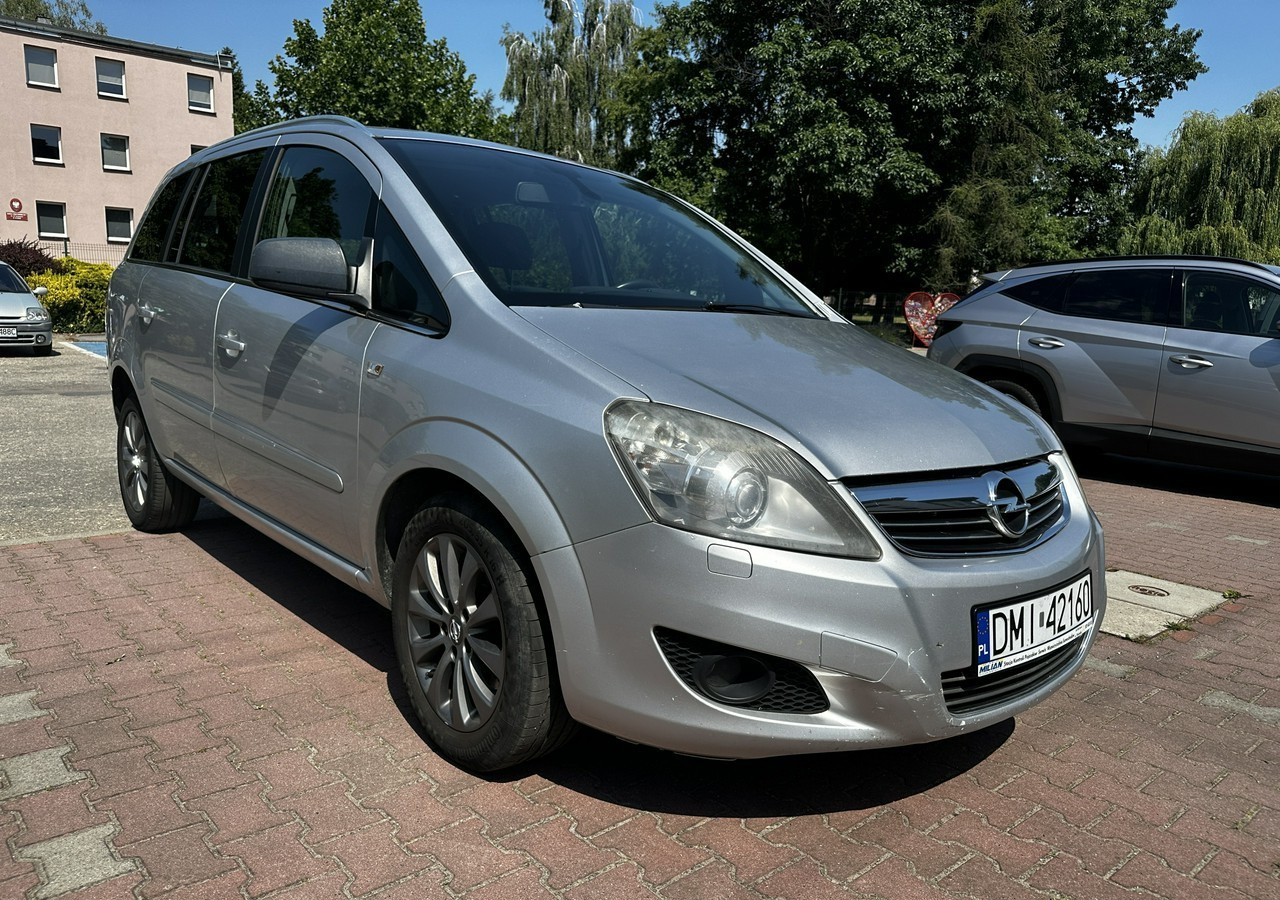 Opel Zafira B Opel Zafira do przewozu osób Niepełnosprawnych inwalida rampa - Car: picture 3 Opel Zafira B Opel Zafira do przewozu osób Niepełnosprawnych inwalida rampa - Car: picture 3