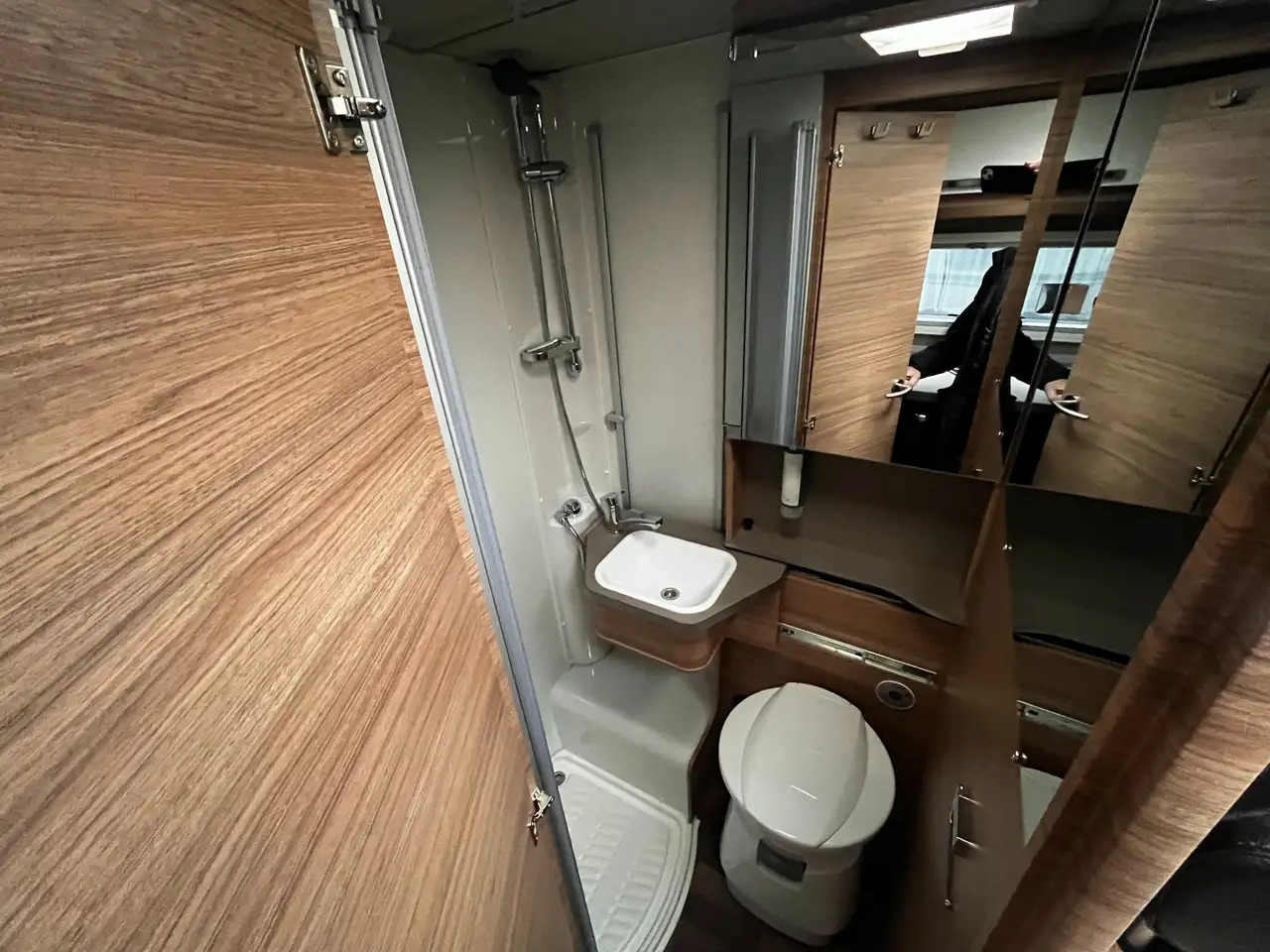 New Semi-integrated motorhome Weinsberg CaraCompact 600 MEG Pepper Mietwagen Verfügbar: picture 10