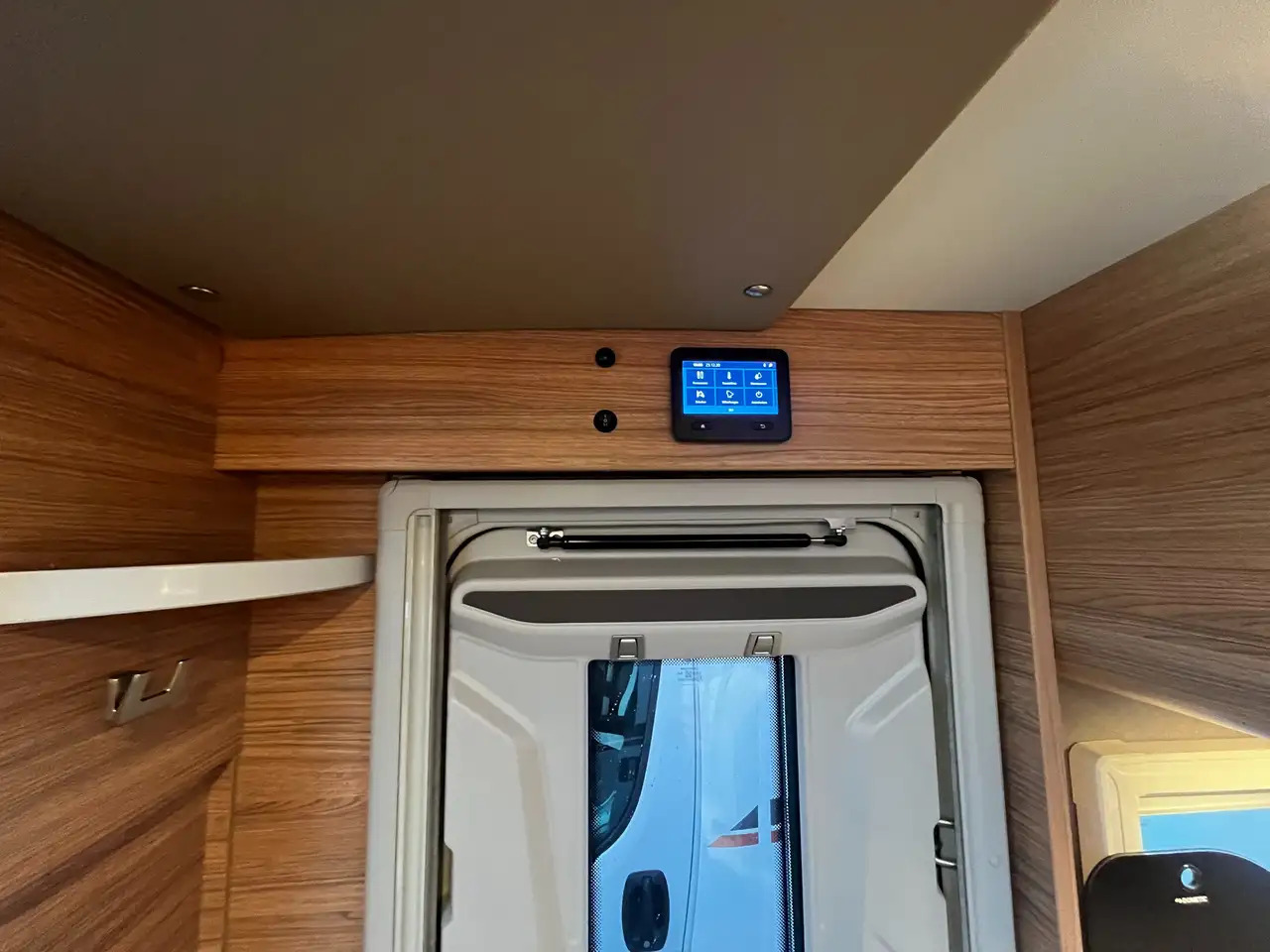 New Semi-integrated motorhome Weinsberg CaraCompact 600 MEG Pepper Mietwagen Verfügbar: picture 14