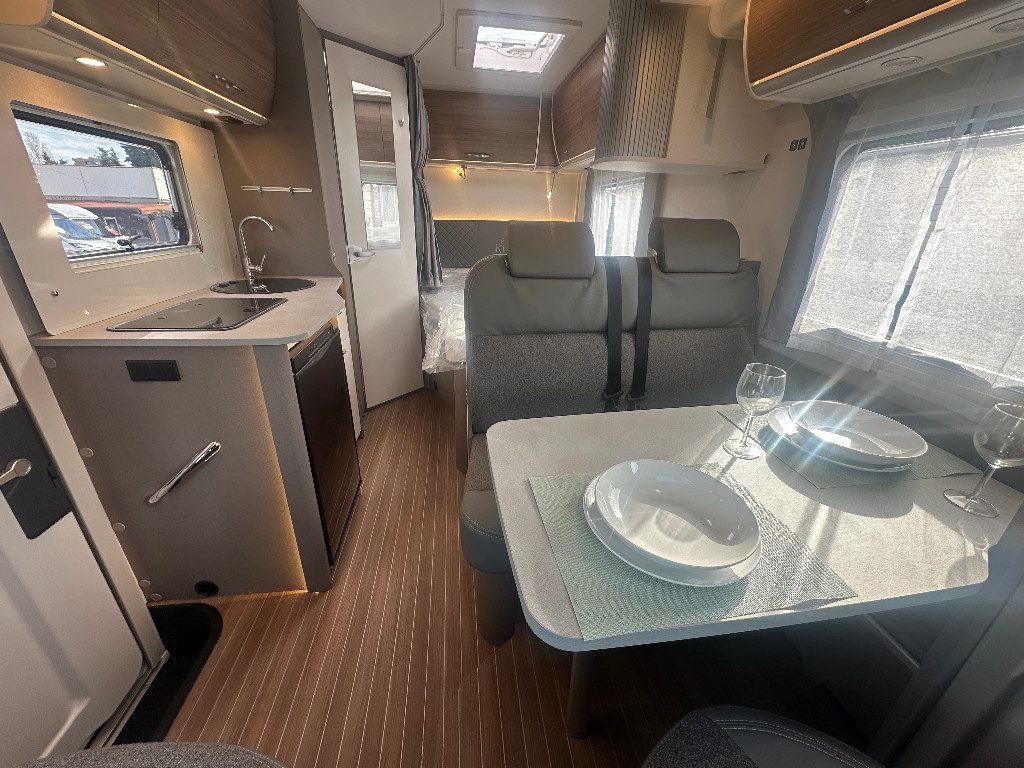 ETRUSCO T 5900 FB - Semi-integrated motorhome: picture 2 ETRUSCO T 5900 FB - Semi-integrated motorhome: picture 2