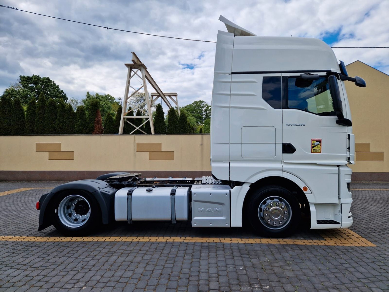 MAN TGX 18.470 / MEGA / XXL / LOWDECK / EURO 6 / - Tractor unit: picture 3 MAN TGX 18.470 / MEGA / XXL / LOWDECK / EURO 6 / - Tractor unit: picture 3