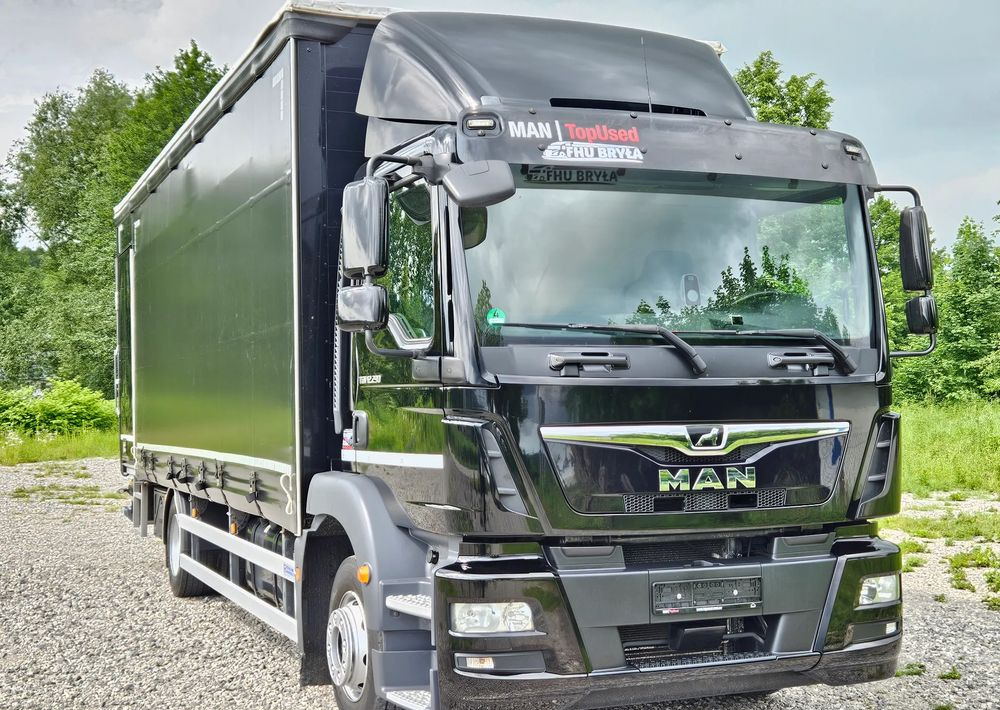 MAN TGM 12.290 / 15.290 / E6/ FIRANKA /BOCZNE DRZWI / BURTO-FIRANKA / 18PALET / WINDA / NISKI PRZEBIEG / 2018/ CAŁY NA PODUSZKACH / SERWISOWANY - Curtainsider truck: picture 2 MAN TGM 12.290 / 15.290 / E6/ FIRANKA /BOCZNE DRZWI / BURTO-FIRANKA / 18PALET / WINDA / NISKI PRZEBIEG / 2018/ CAŁY NA PODUSZKACH / SERWISOWANY - Curtainsider truck: picture 2