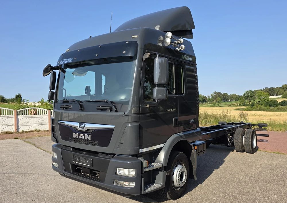 MAN TGM 15.290 / RAMA DO ZABUDOWY / AUTOMAT / SPROWADZONY / E6 / LIFT / ROZSTAW OSI 5.5M / LAWETA / POMOC DROGOWA / STAN BARDZO DOBRY/ - Cab chassis truck: picture 2 MAN TGM 15.290 / RAMA DO ZABUDOWY / AUTOMAT / SPROWADZONY / E6 / LIFT / ROZSTAW OSI 5.5M / LAWETA / POMOC DROGOWA / STAN BARDZO DOBRY/ - Cab chassis truck: picture 2
