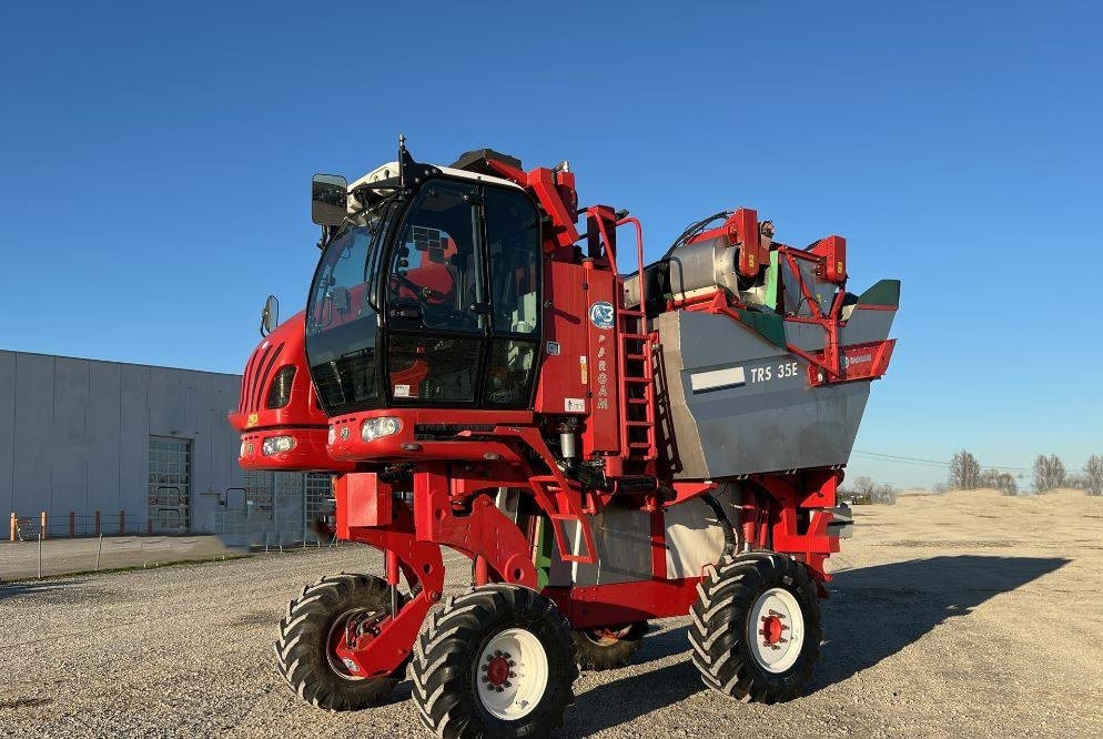 Bargam TRS35E - Grape harvesting machine: picture 1 Bargam TRS35E - Grape harvesting machine: picture 1