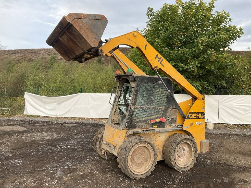 Gehl R 220 - Skid steer loader: picture 1 Gehl R 220 - Skid steer loader: picture 1
