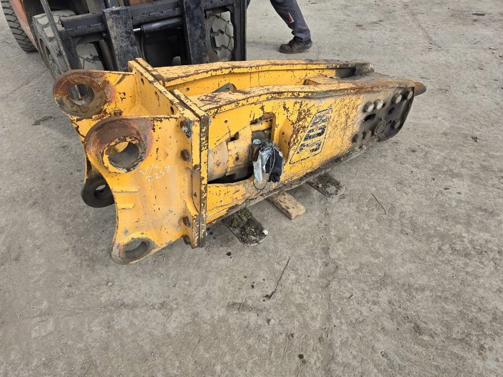 JCB 2T - Hydraulic hammer for Construction machinery: picture 2 JCB 2T - Hydraulic hammer for Construction machinery: picture 2