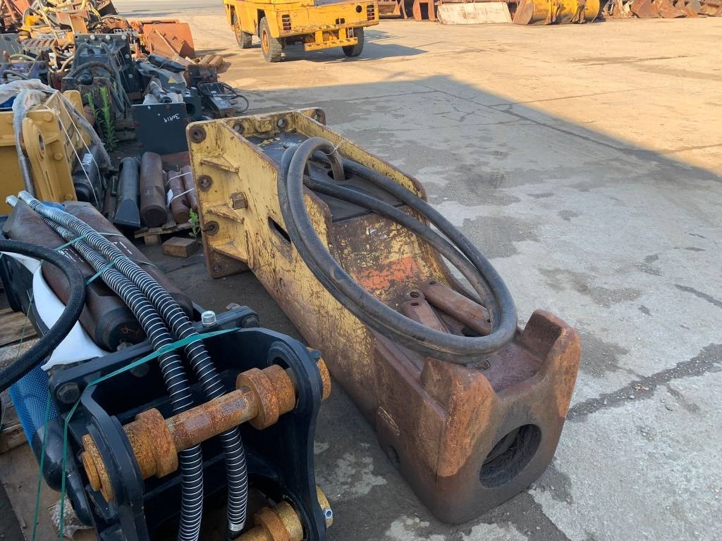 Soosan SB121 - Hydraulic hammer for Construction machinery: picture 4 Soosan SB121 - Hydraulic hammer for Construction machinery: picture 4