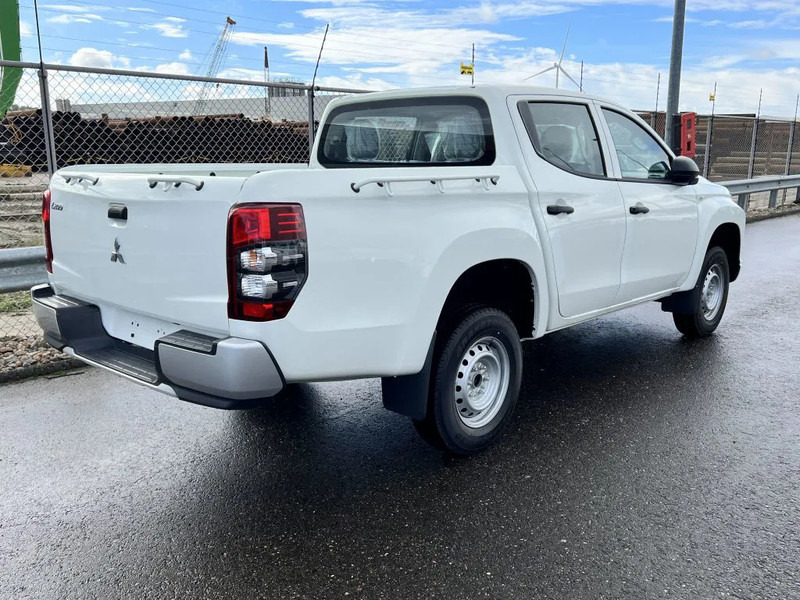 Mitsubishi L200 4x4 - 8 UNITS in WHITE 2.5 D GL Double Cab - EURO 2 - NEW!! Ready for work!!!** - Pickup truck, Combi van: picture 5 Mitsubishi L200 4x4 - 8 UNITS in WHITE 2.5 D GL Double Cab - EURO 2 - NEW!! Ready for work!!!** - Pickup truck, Combi van: picture 5