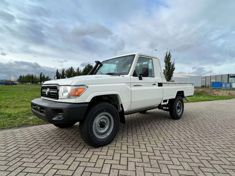 Toyota Land Cruiser HZJ79 4x4 4.2D Single Cab - EURO 3 - NEW!! 6 UNITS directly available - Pickup truck, Combi van: picture 1 Toyota Land Cruiser HZJ79 4x4 4.2D Single Cab - EURO 3 - NEW!! 6 UNITS directly available - Pickup truck, Combi van: picture 1