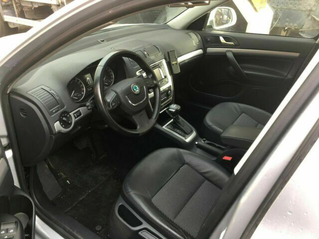 Skoda Octavia Scout Vollausst. 105 KW - Car: picture 4 Skoda Octavia Scout Vollausst. 105 KW - Car: picture 4